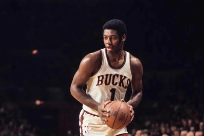 场的防守深 场的防守深