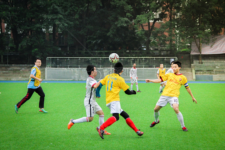 足球发展的 足球发展的